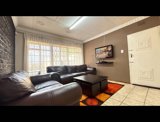 4 BEDROOM HOUSE FOR SALE IN BRACKENHURST